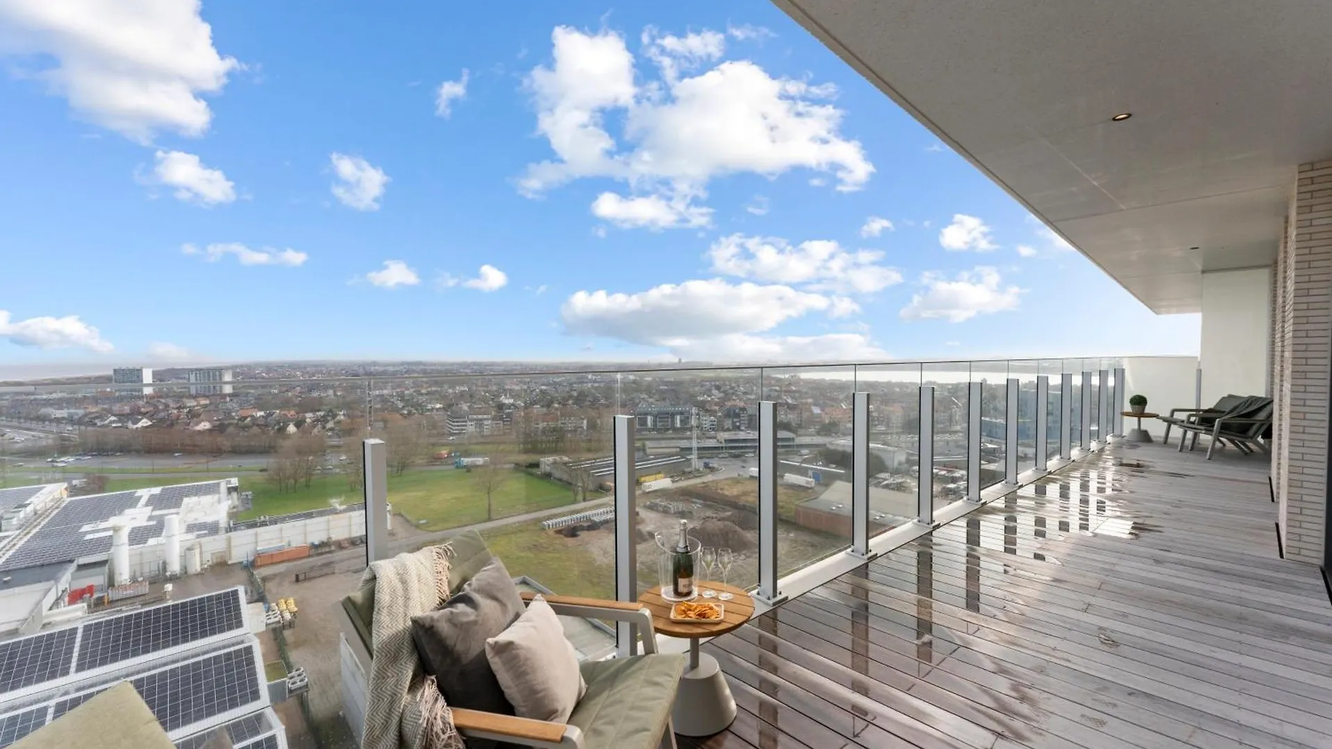 Rashelle - With Stunning Views Of The North Sea Daire Oostende Belçika